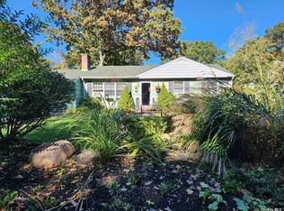 45 Toledo St, Miller Place, NY 11764