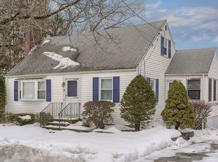 10 Hearthstone Dr, Hudson, MA 01749