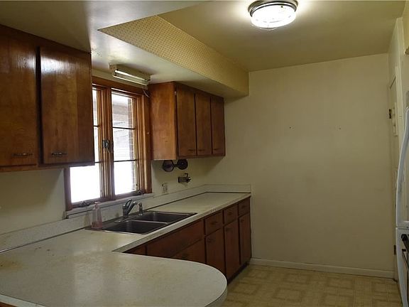 4th image of 427 Louisiana Ave