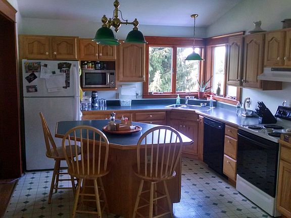 2nd image of 88 Wyoming St
