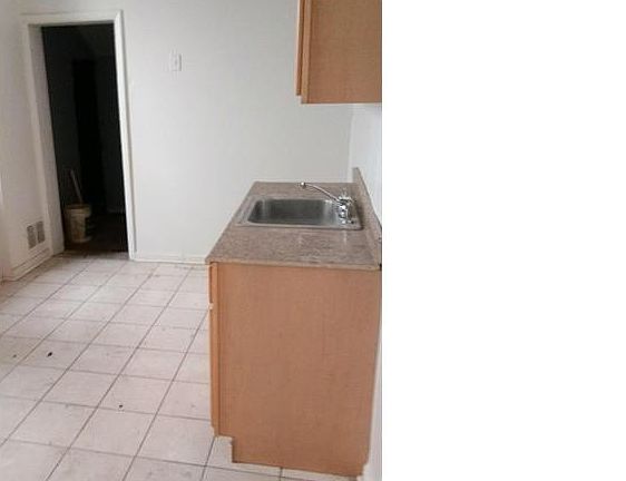 4th image of 1655 Margaret St