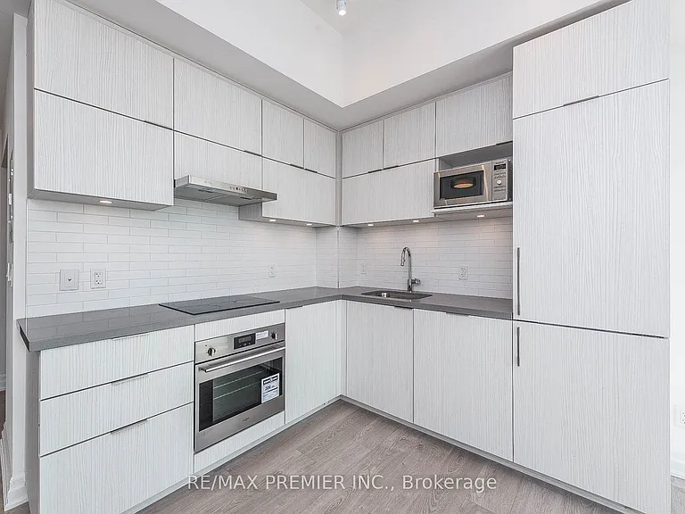 8 Rouge Valley Dr W #1211B — Photo 16