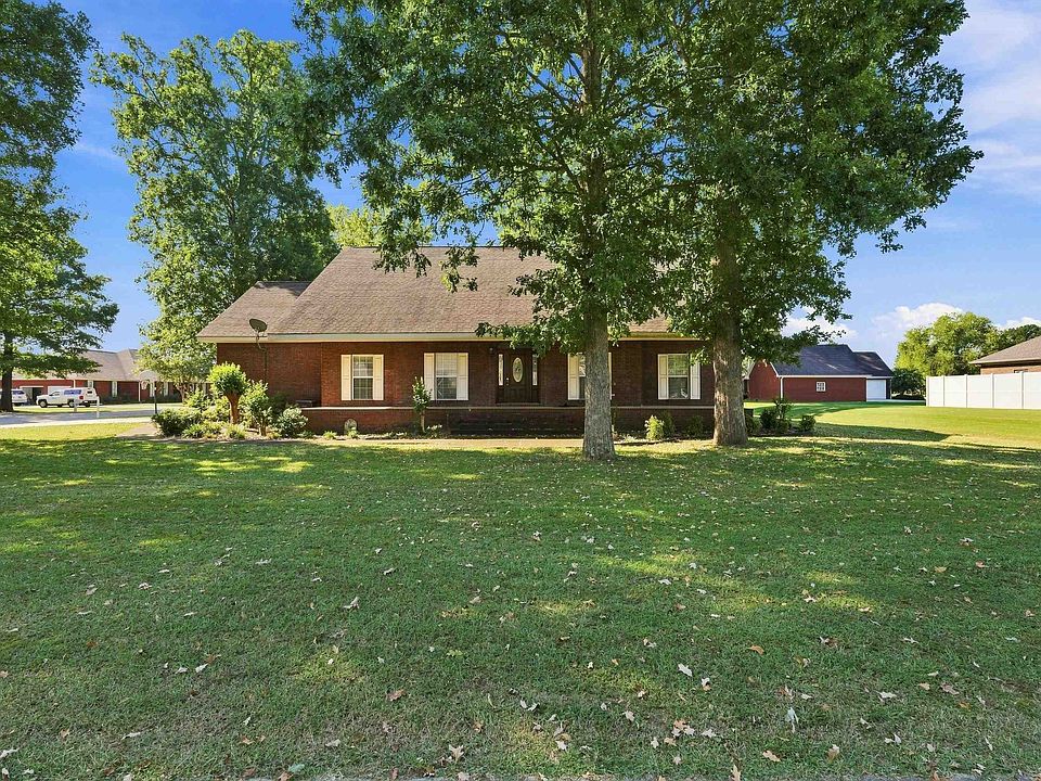 1st image of 693 Brandon Dr
