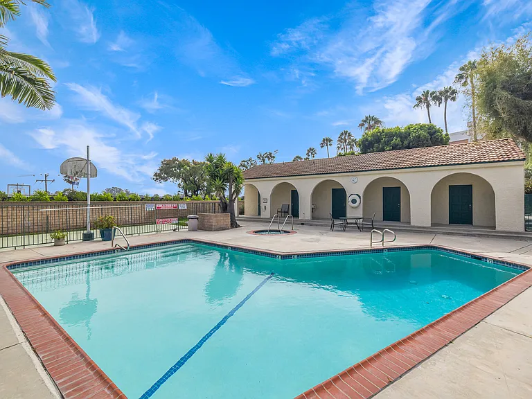 6441 Kanan Dume Rd — Photo 24