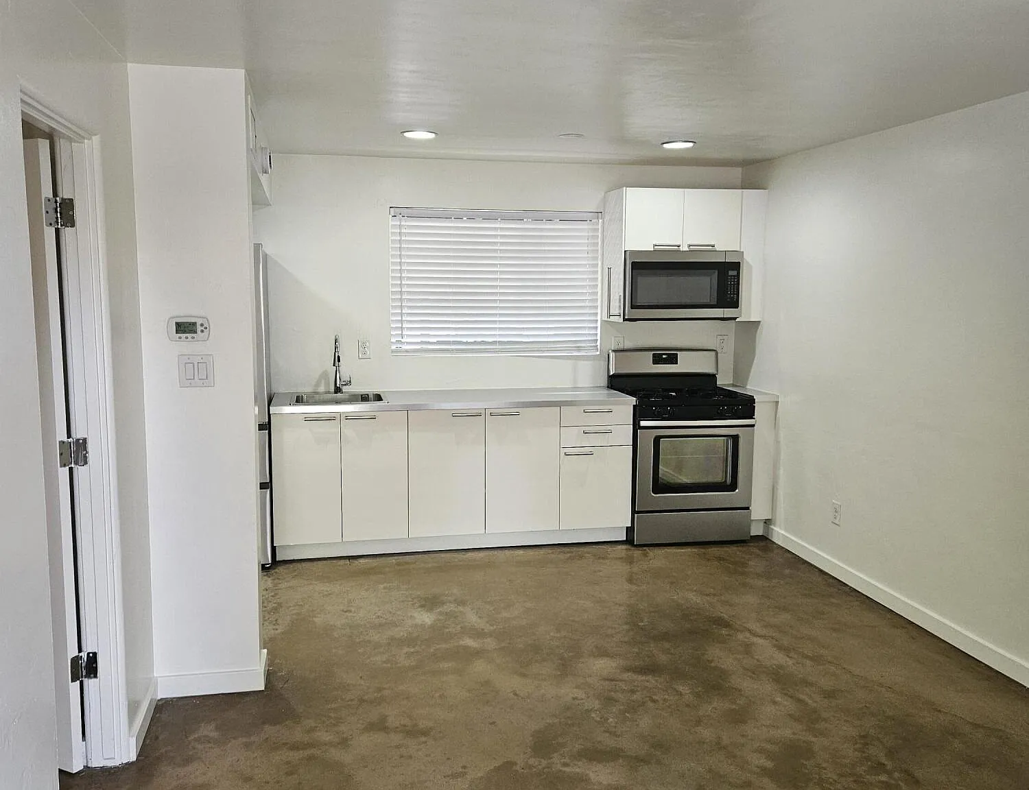 1 bed, 1.0 bath, 575 sqft, $1,099 — Photo 2