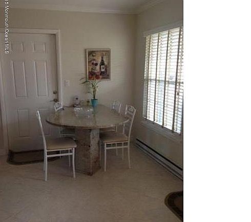 5th image of 860D Dumbarton Dr