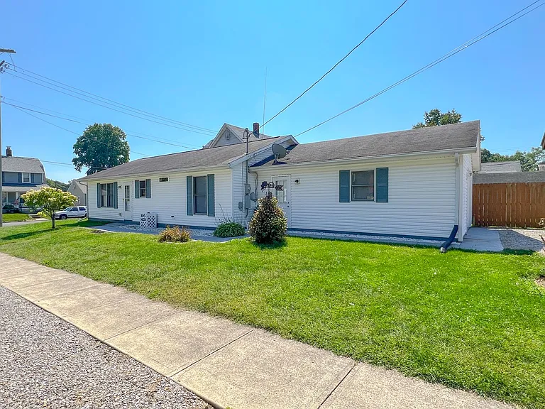 681 Maple Ave — Photo 10