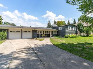 711 Reeves Dr, Grand Forks, ND 58201