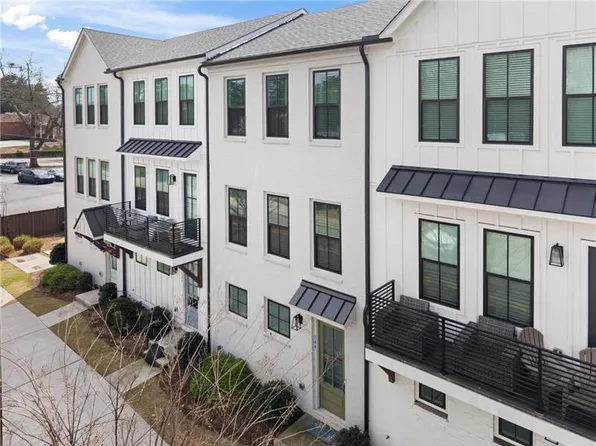 144 Chestnut Cir, Atlanta, GA 30342