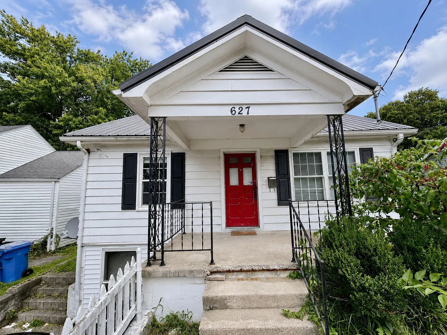 627 Golfview Drive 4 Bed / 2 Bath — Photo 1