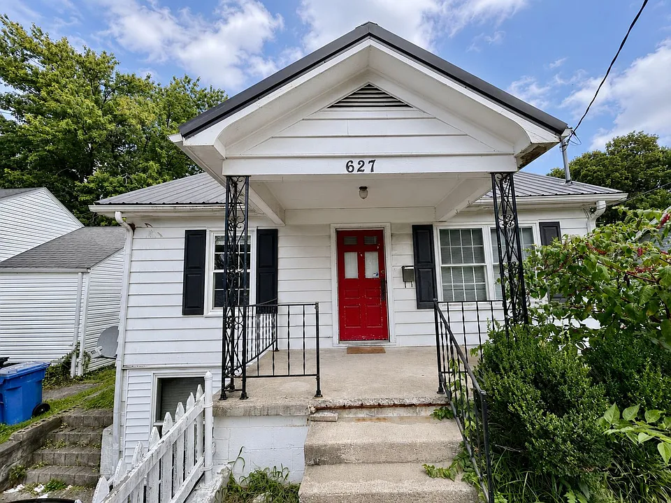 627 Golfview Dr