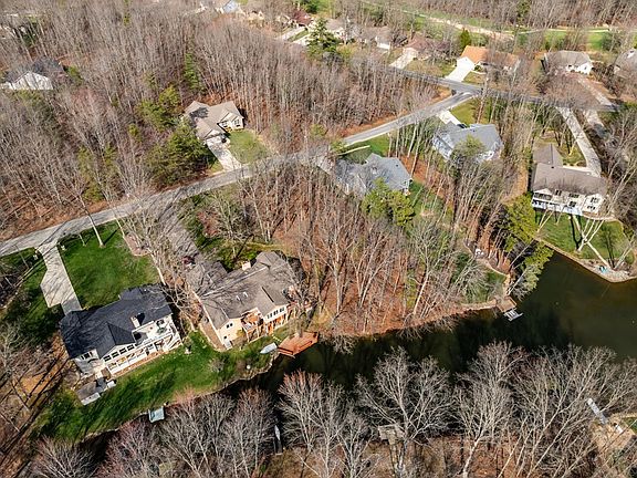 5th image of 15 Andover Ln
