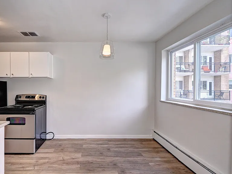 392 Dolph St S — Photo 7