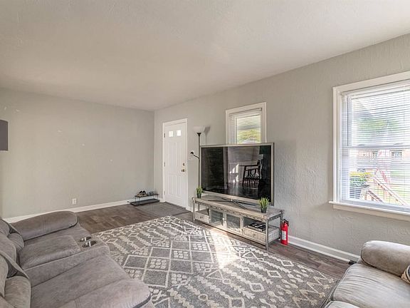 5th image of 2104 Erie Ave