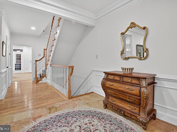 5th image of 9412 Turnberry Dr
