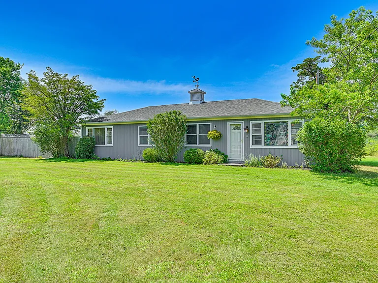 25 Seatuck Ln — Photo 6