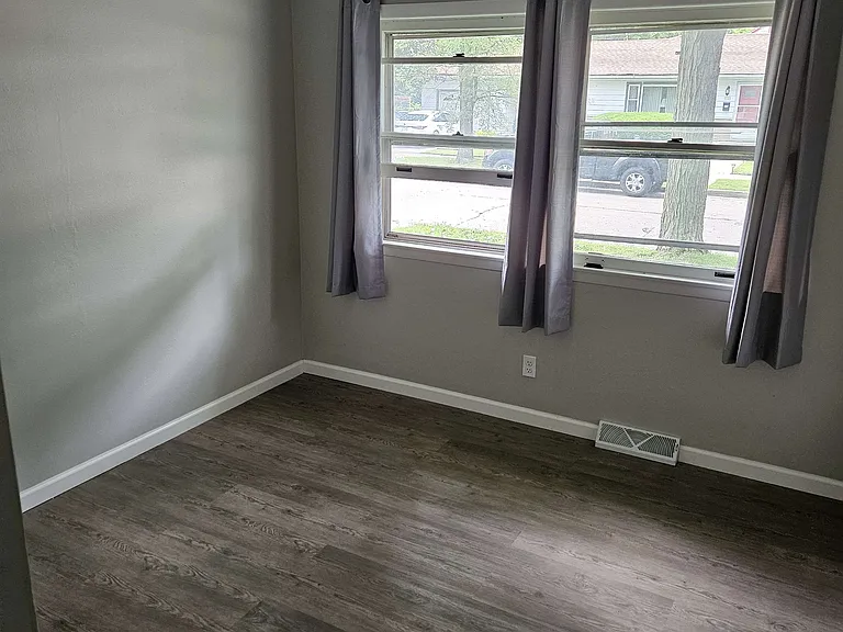 6130 W Fairmount Ave — Photo 2