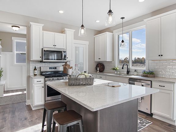 5th image of 7466 Macview Dr #15