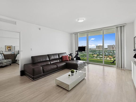 4th image of 400 Sunny Isles Blvd #1517