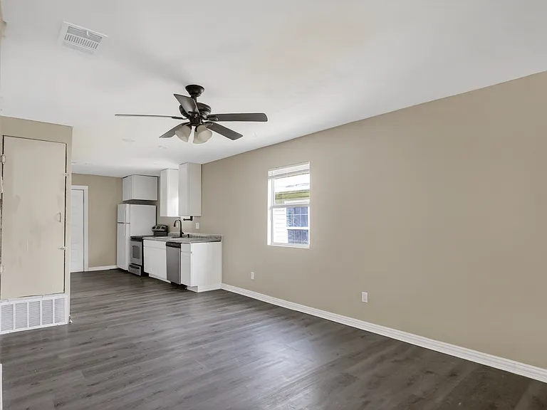 2520 N Hickory St — Photo 11