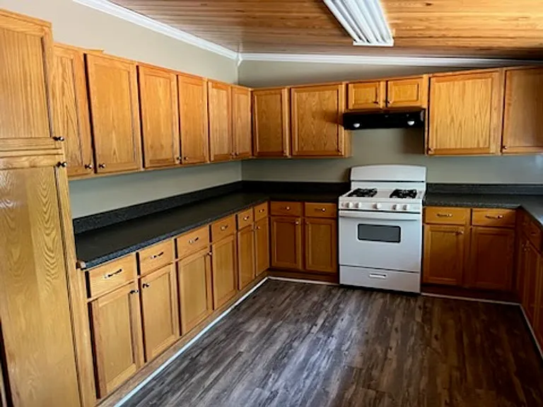 416 W Tennessee Ave — Photo 3