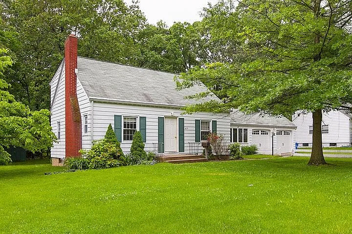 5 bed, 1562 sqft, $2,900 — Photo 2