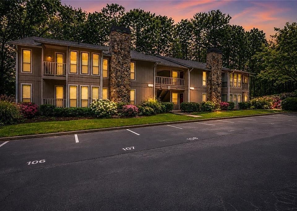 1st image of 3843 Woodridge Way