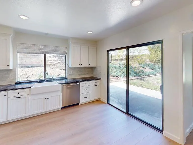 1502 Briarglen Ave — Photo 12