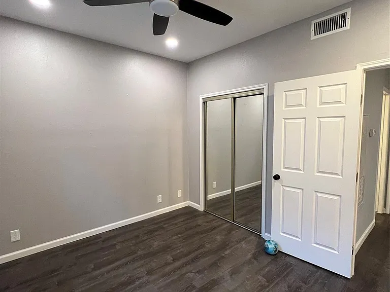 2414 Longview St #202 — Photo 17