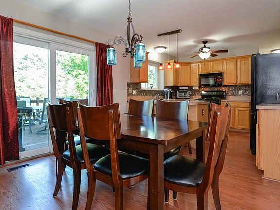 3rd image of 10131 Heatherway Dr