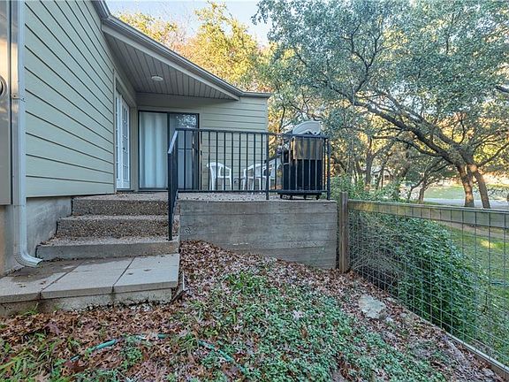 5th image of 3801 Knollwood Dr #A