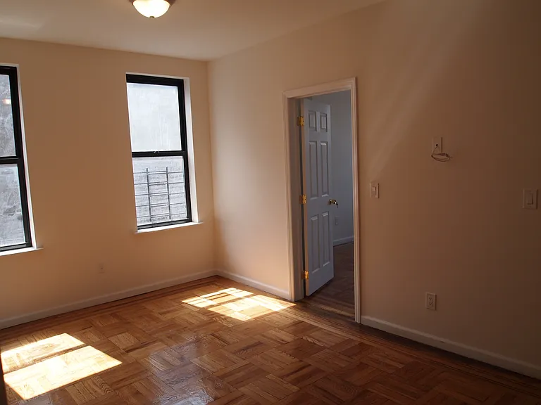 72 Seaman Ave #2G — Photo 2