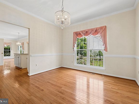 5th image of 46557 Hollymead Pl