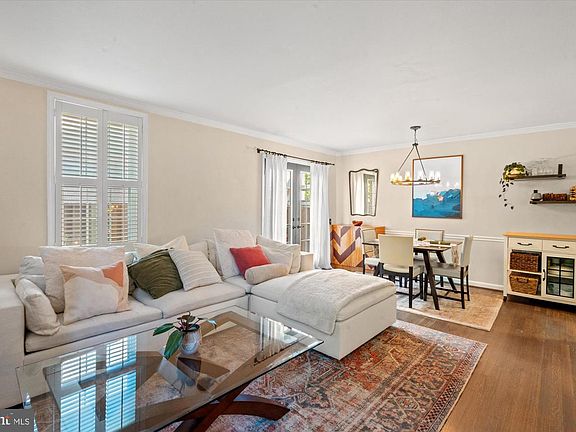 5th image of 912 Bernard St