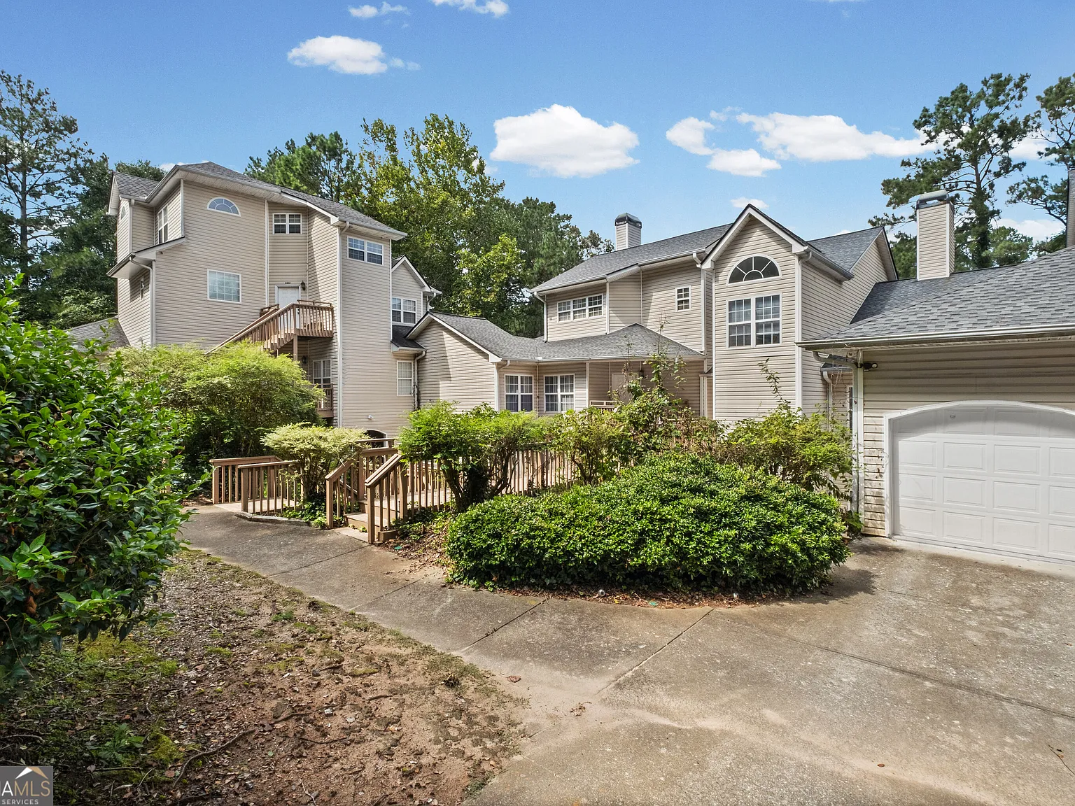 3 bed, 3.0 bath, $2,395 — Photo 2