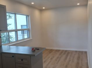 3 Birchlea Ave #8, Toronto, ON M8W 1E8