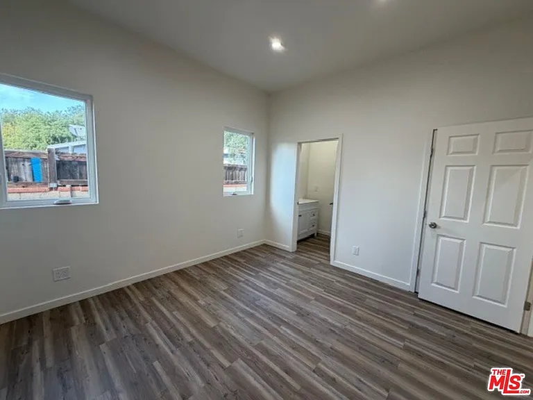11018 Herrick Ave — Photo 10