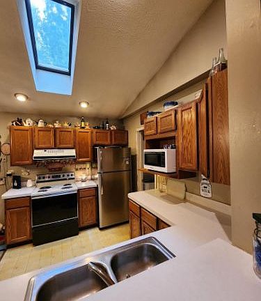 4th image of 410 Summit Point Dr