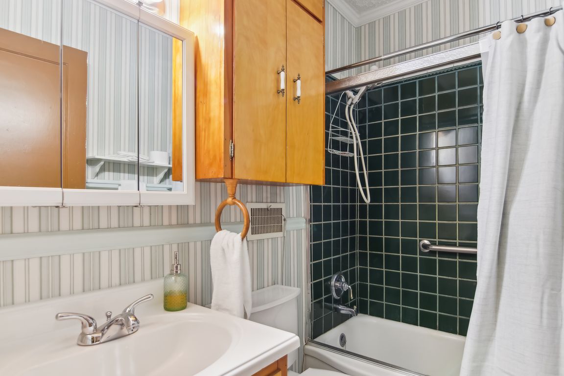 Kensington Dr-022.jpg