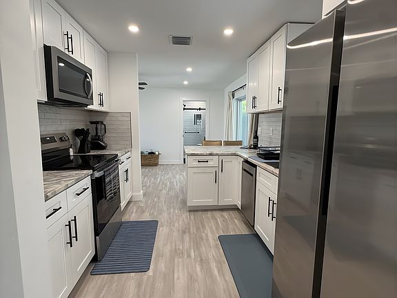 5th image of 24 Fairview Blvd
