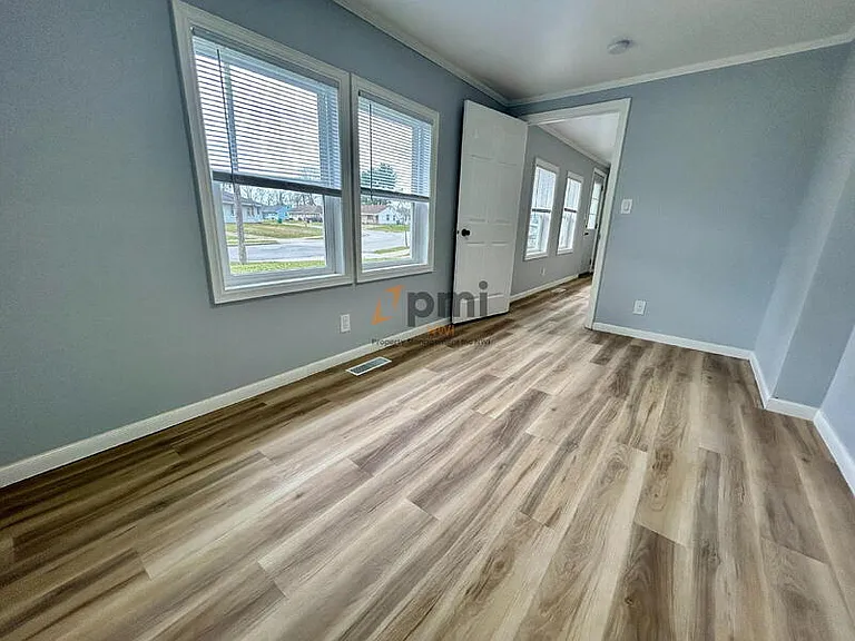 2925 Silverbrook Ave — Photo 11