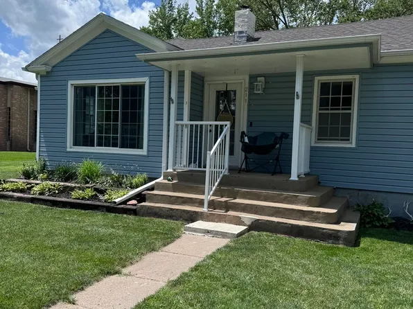 211 N Derby Ave, Giltner, NE 68841