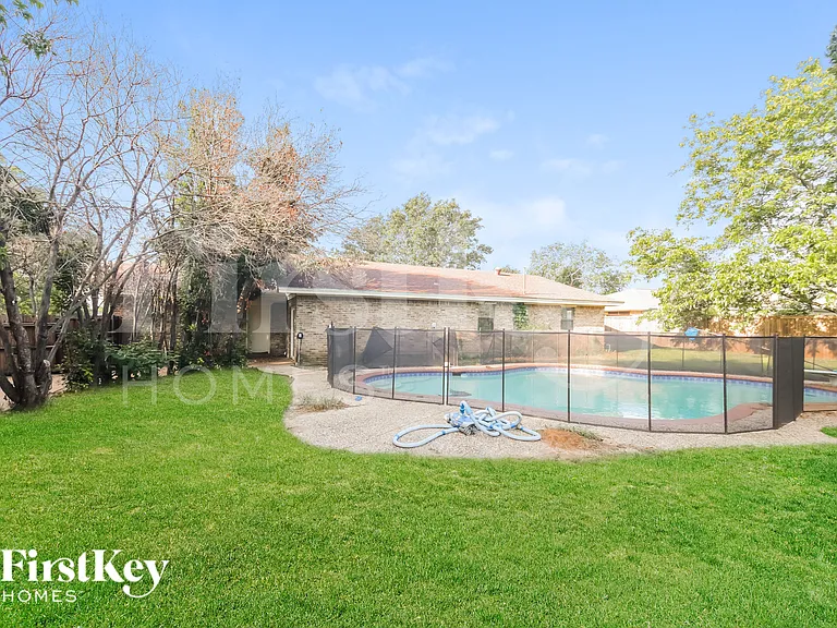 2813 Silvermeadow Ln — Photo 18