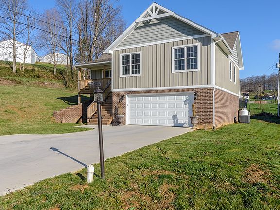 3rd image of 15108 Denham Dr