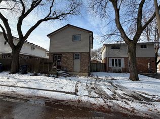 1211 Foxhill Ct, Windsor, ON N8S 4J2