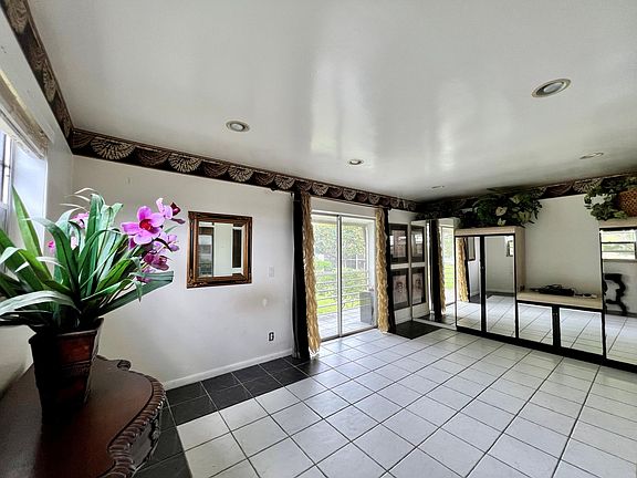 5th image of 248 W Canterbury Dr #K