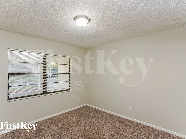 1024 Redbud Cir — Photo 11
