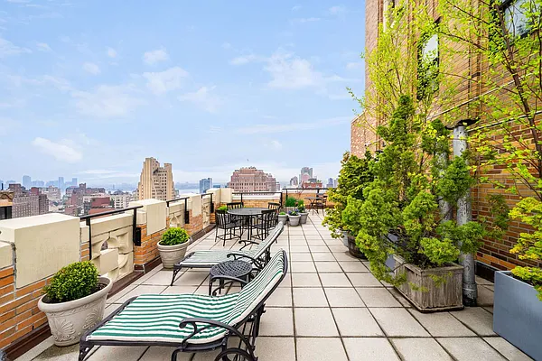 Sold by Compass | media 18