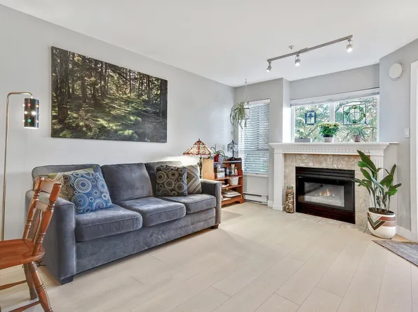 1738 Frances St #207, Vancouver, BC V5L 1Z6