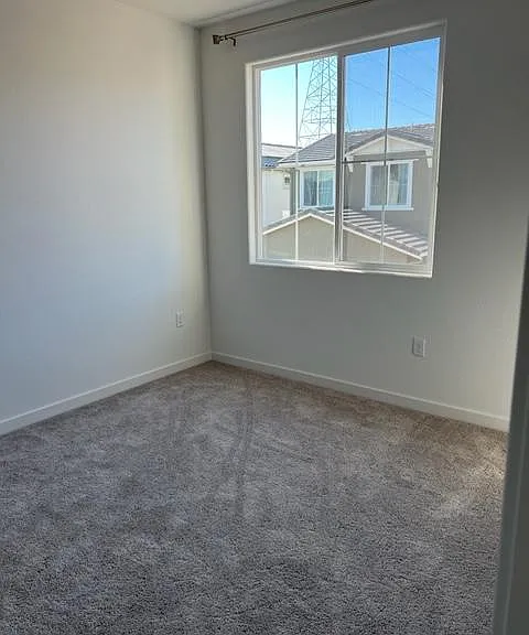 175 E Rodbell Ln — Photo 5